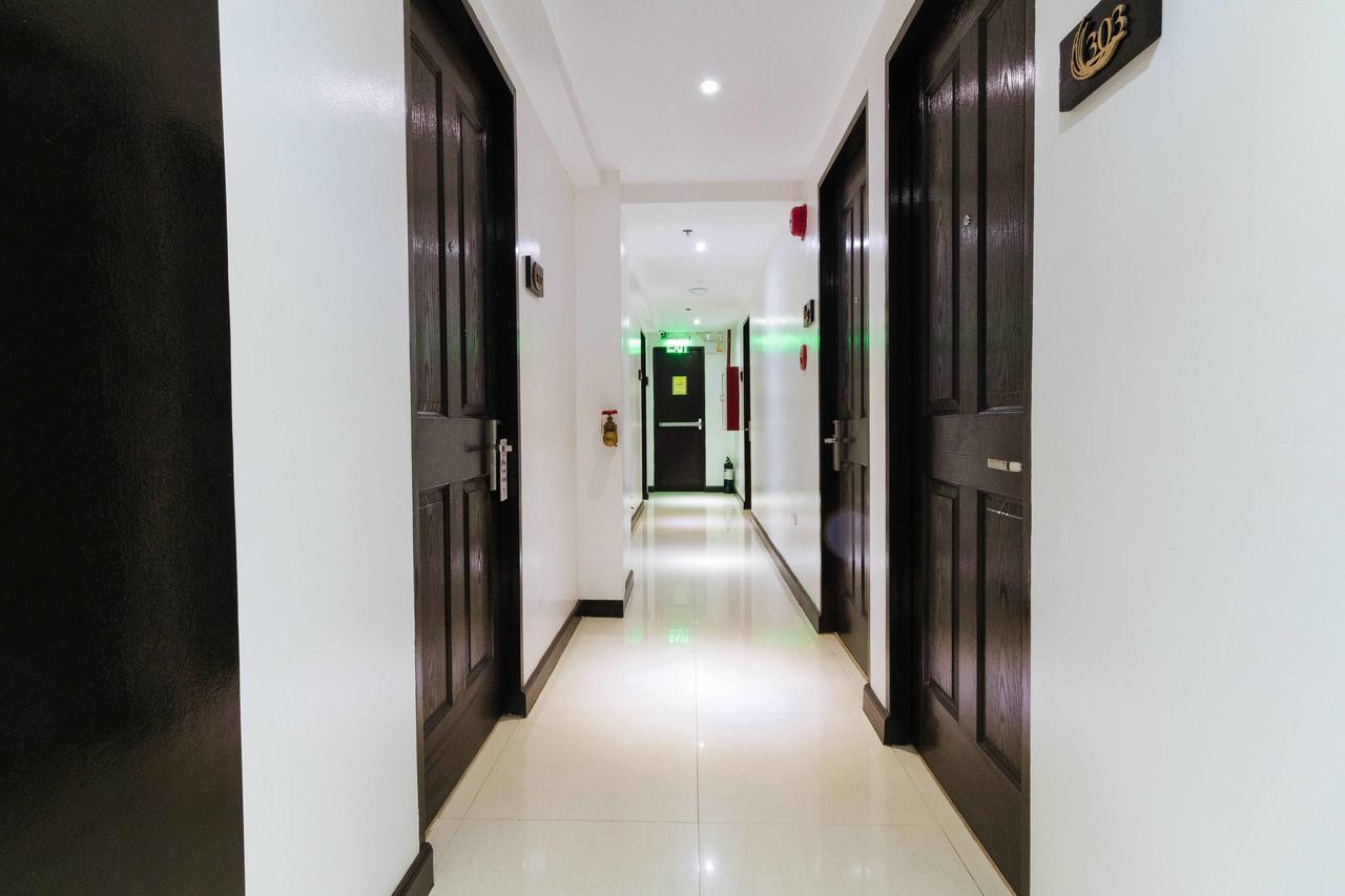 Reddoorz Plus @ Poblacion Makati Макати Экстерьер фото